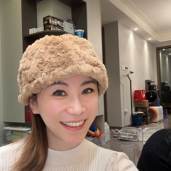 锦纶张好运 棕色毛毛帽子