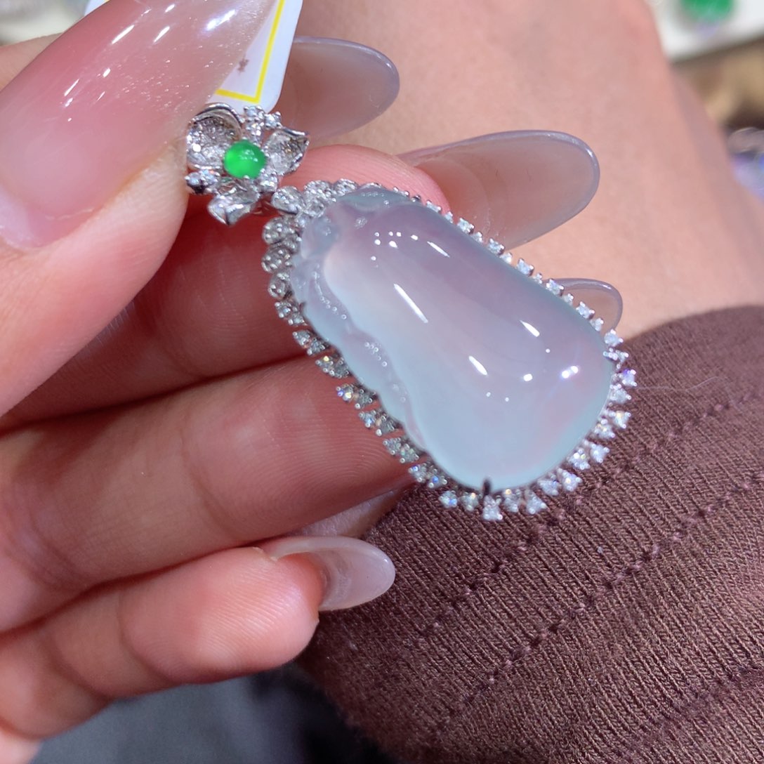 翡翠吊坠(赠链)18K金镶嵌