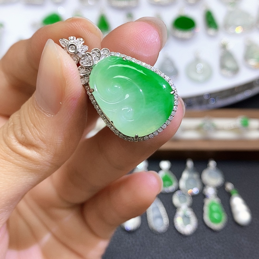 翡翠18K金镶嵌吊坠(不含链)