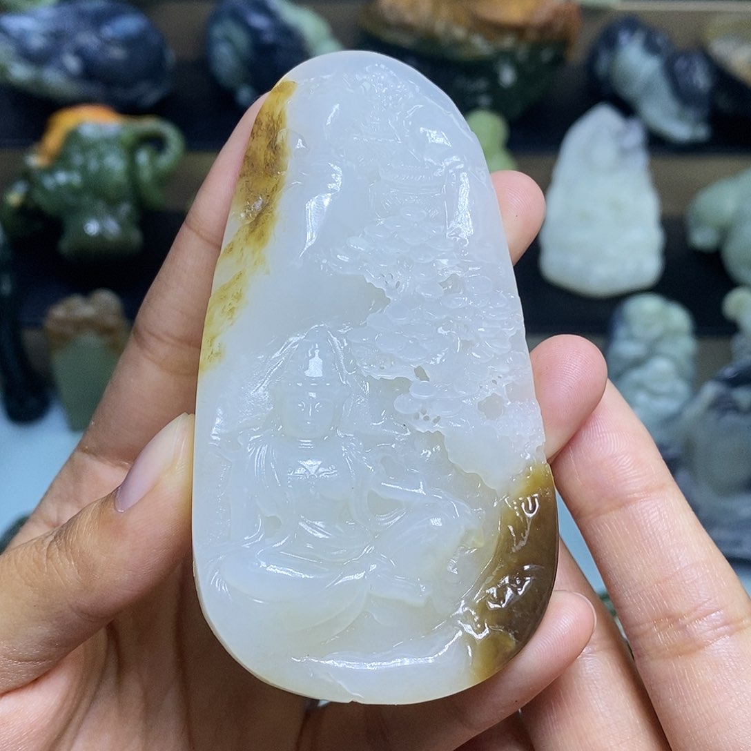 颈饰未镶嵌和田玉战*