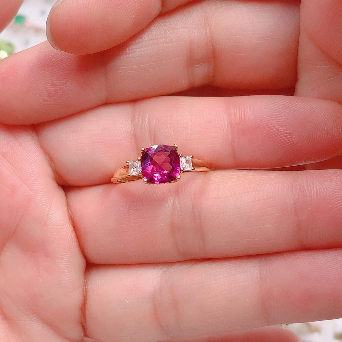 啾***咪石榴石银S925镶嵌戒指