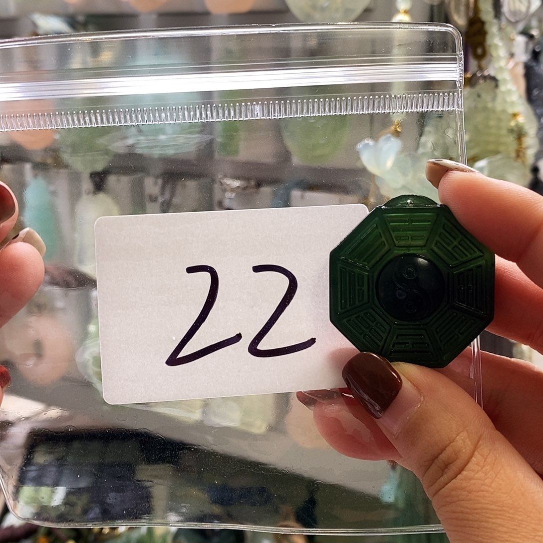 蔺****蛇纹石玉未镶嵌颈饰