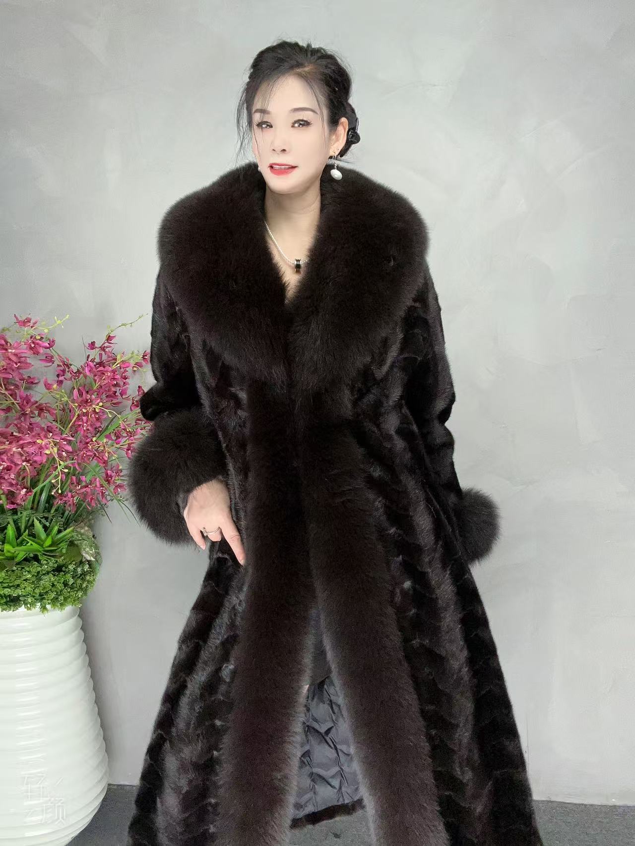 2025年新款时尚水貂外套狐狸毛领保暖穿搭皮草貂皮正品真毛女大衣