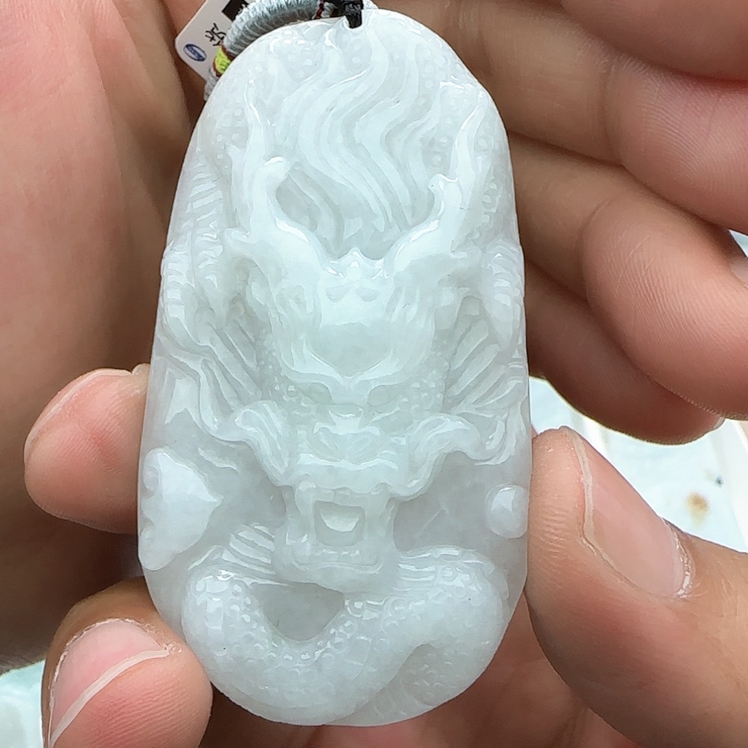 翡翠颈饰未镶嵌烟***边翡翠