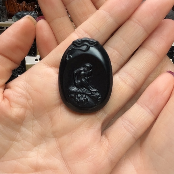 向***行和田玉（墨玉）未镶嵌颈饰生肖拍