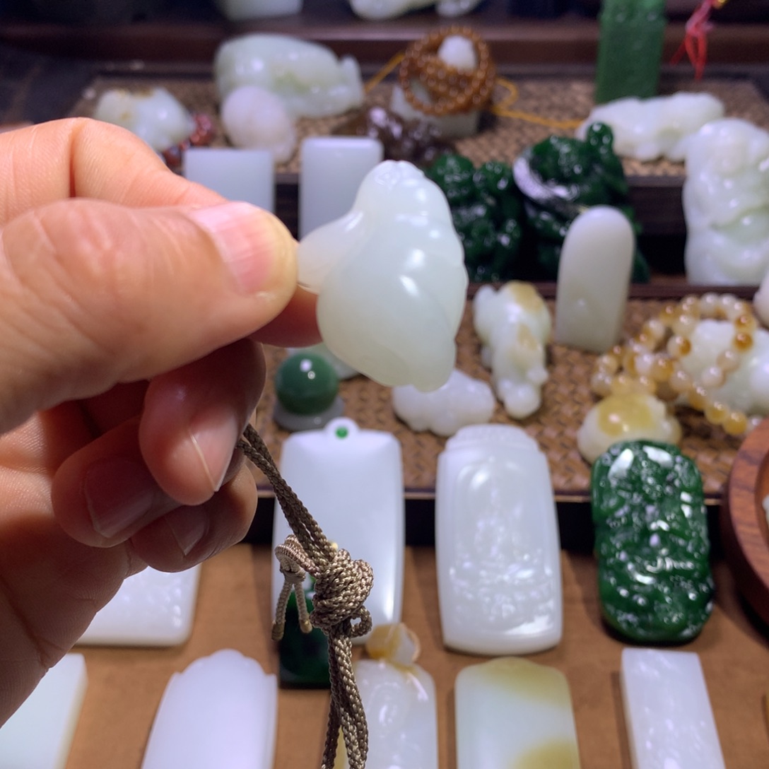 和田玉未镶嵌颈饰