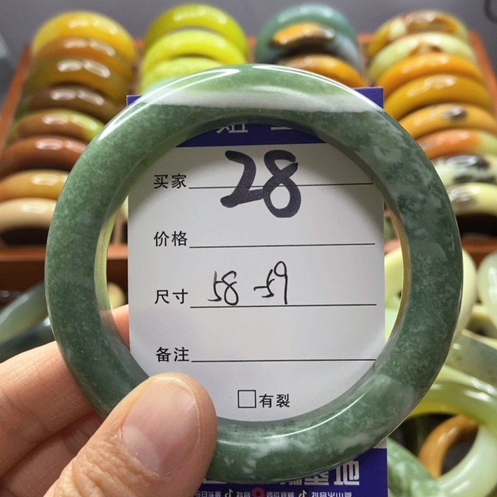 蛇纹石玉手镯未镶嵌