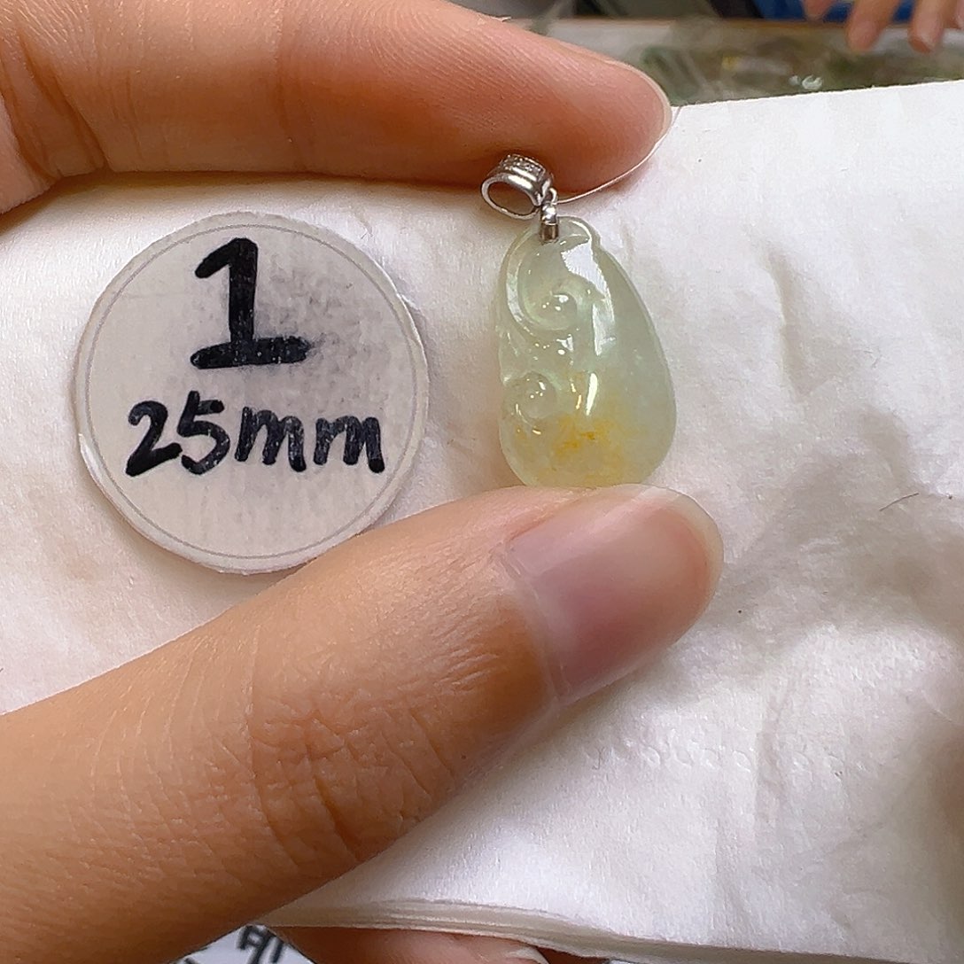翡翠颈饰18K金镶嵌翡翠