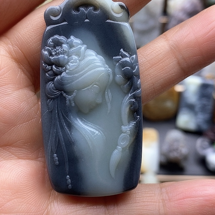 颈饰未镶嵌和田玉（糖玉）愿****?