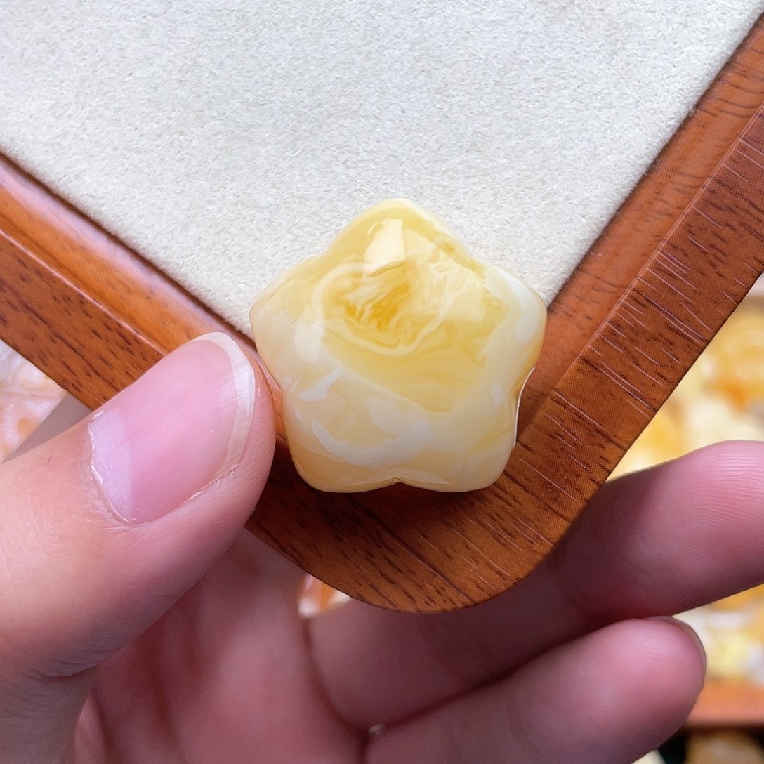 琥珀裸石未镶嵌蜜蜡