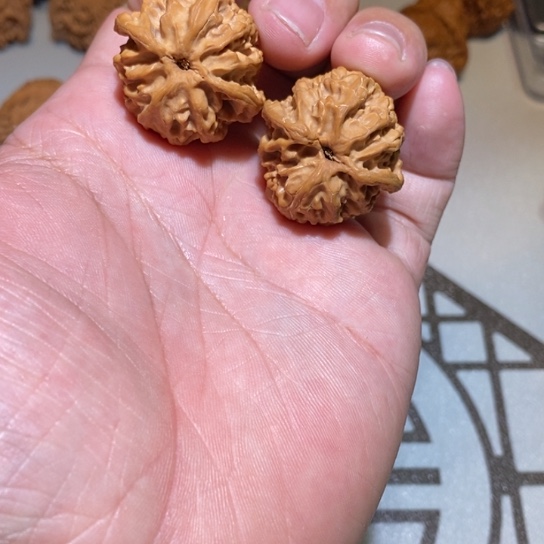 文玩核桃吊坠苹果