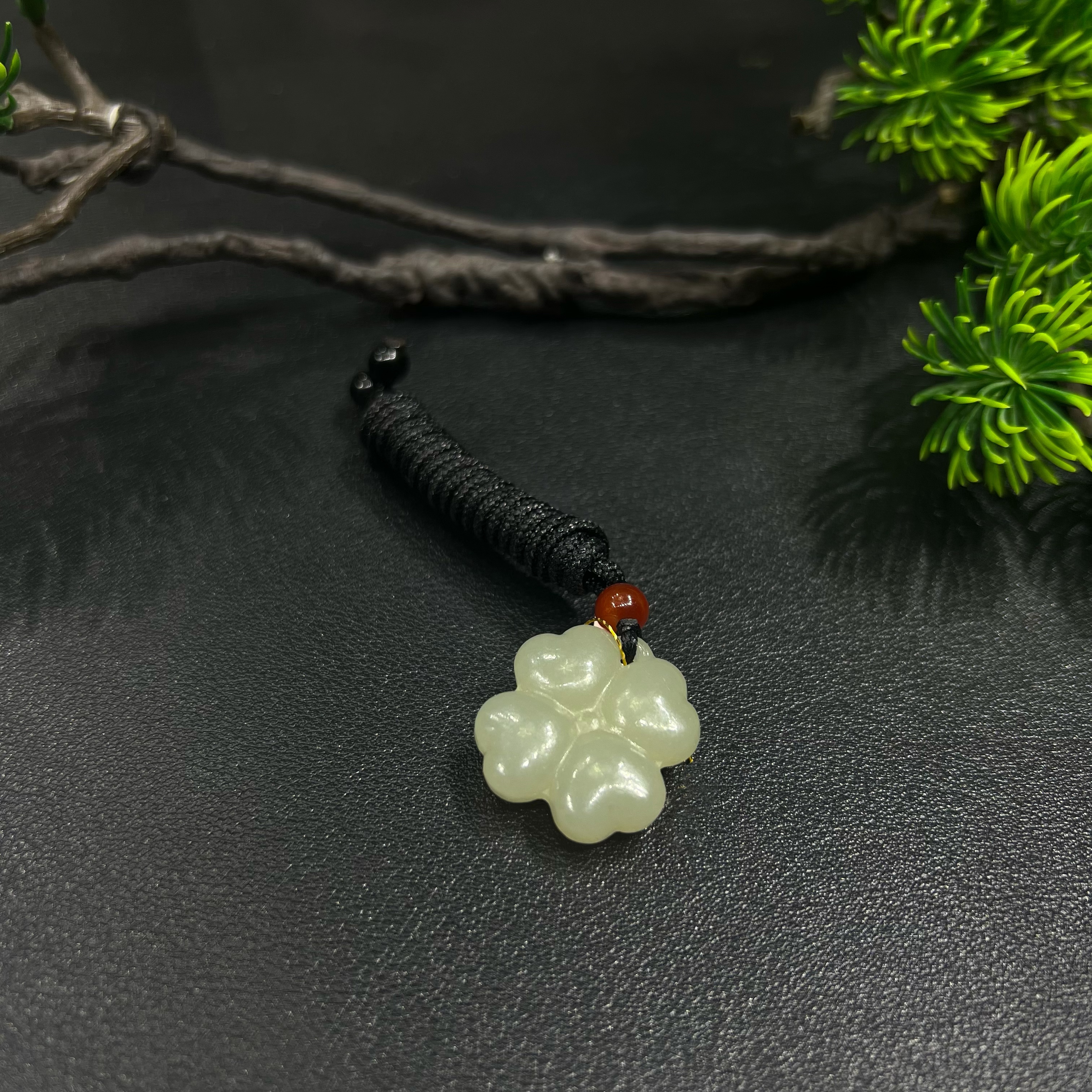 新疆和田玉且末料青白玉四叶草挂件多样性发其一