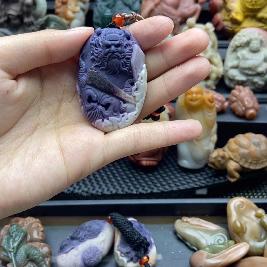 潇***游石英质玉未镶嵌颈饰