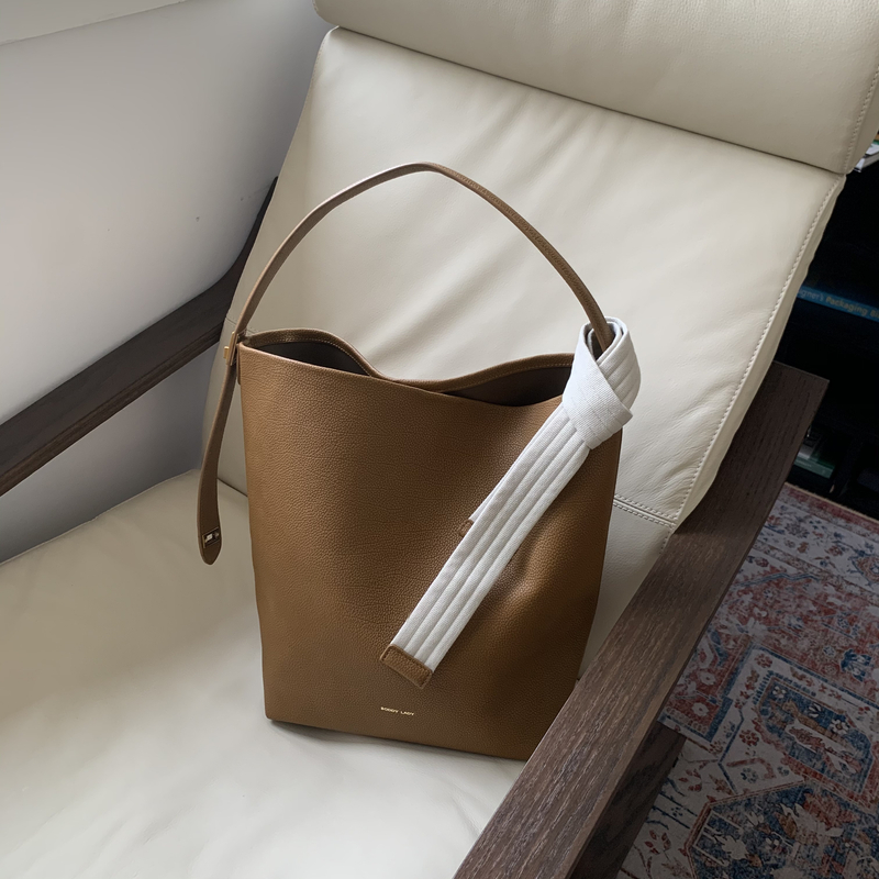 BSS-VAZSLVE/原创设计BD-B886-宝藏驼  春季新款轻奢小包