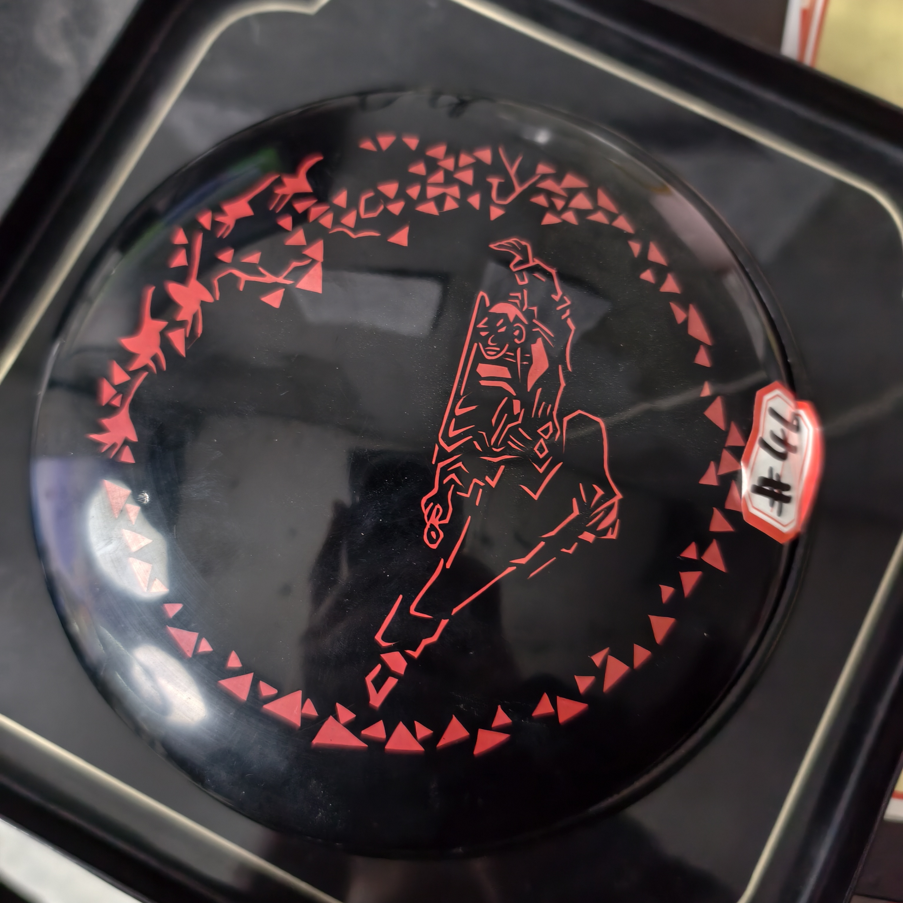 成都漆艺雕花填彩武术扁圆盒