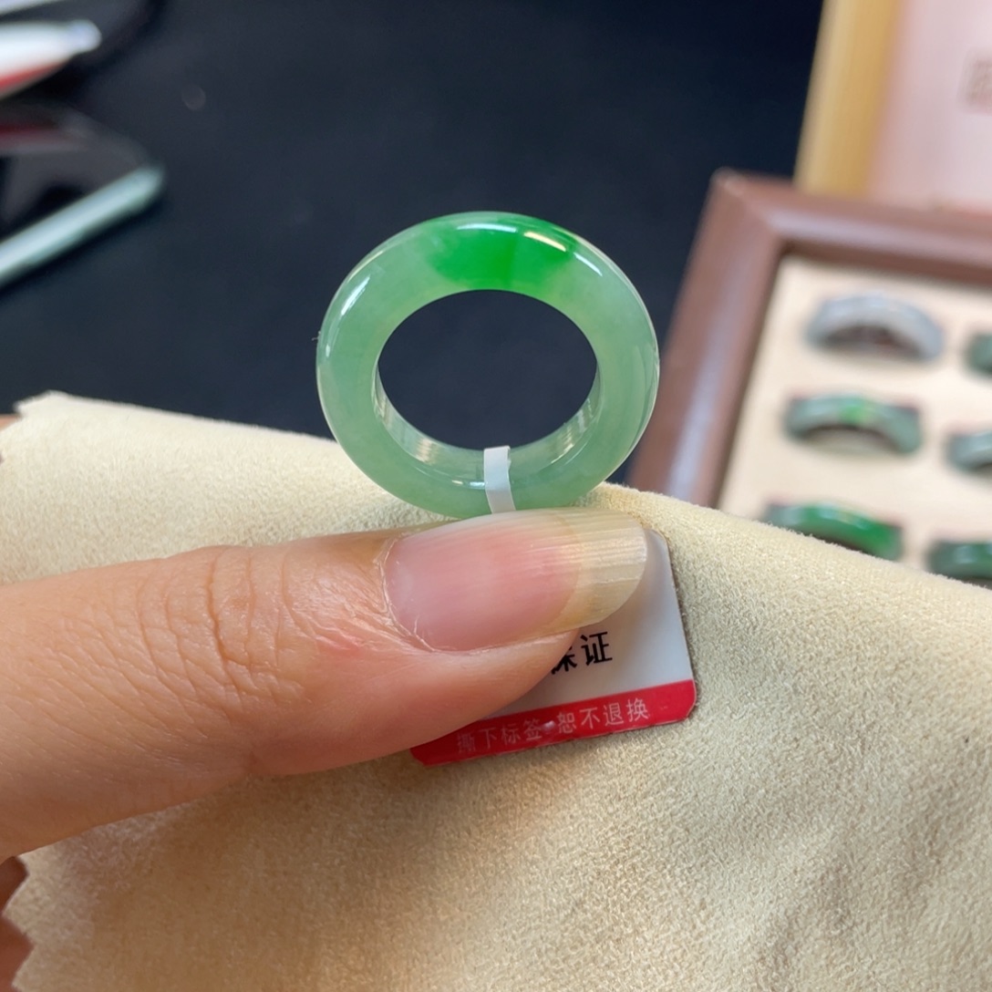 翡翠未镶嵌戒圈阳绿14