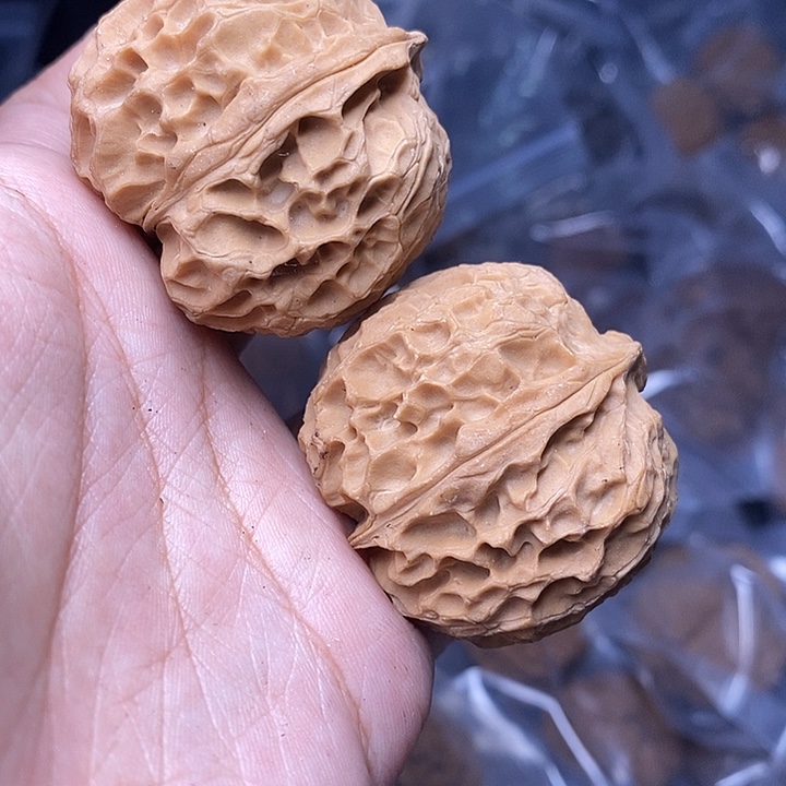 文玩核桃吊坠    51