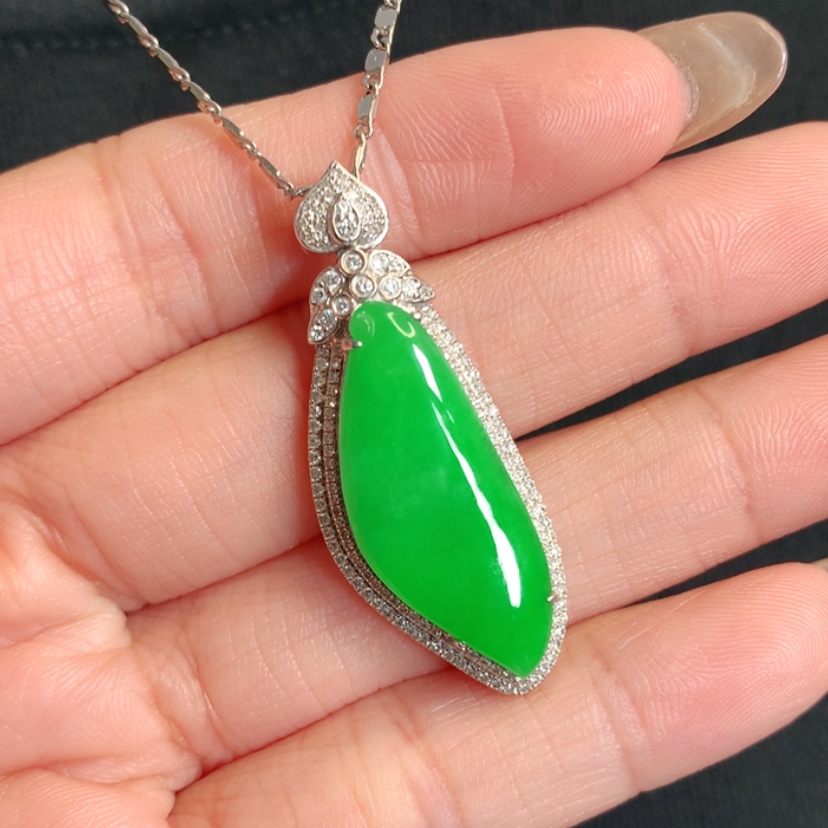 【闪购商品】颈饰18K金镶嵌翡翠福瓜