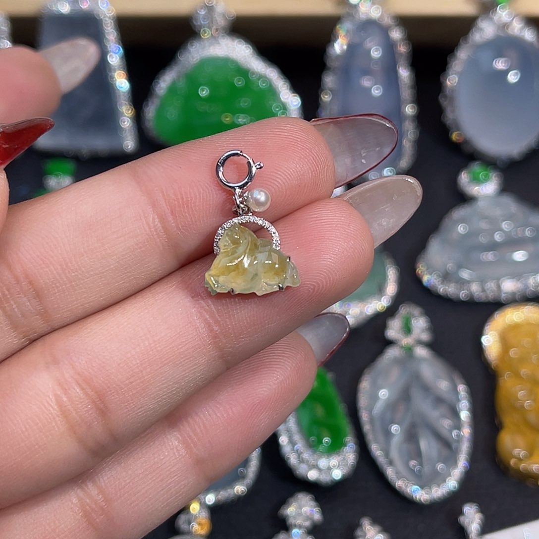 翡翠颈饰18K金镶嵌唐马