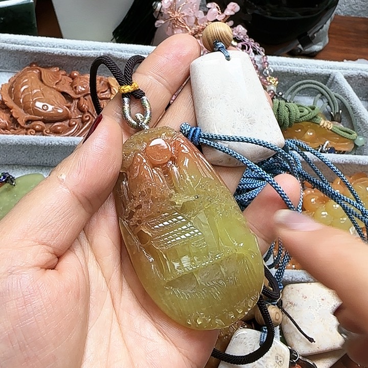 蛇纹石玉颈饰未镶嵌博***舞