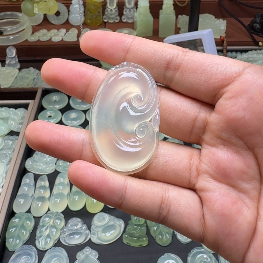 蛇纹石玉未镶嵌颈饰