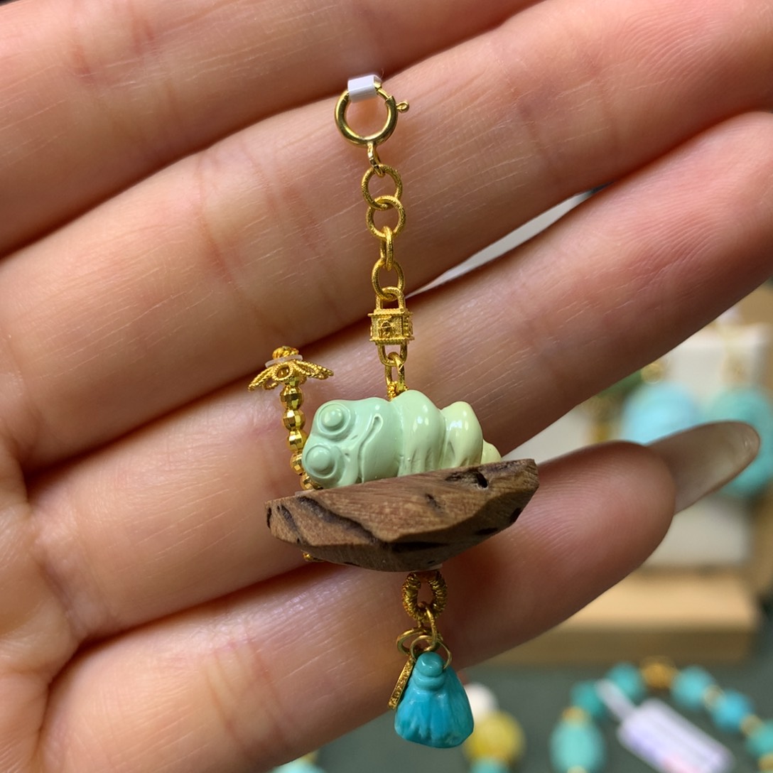 绿松石吊坠18K金镶嵌