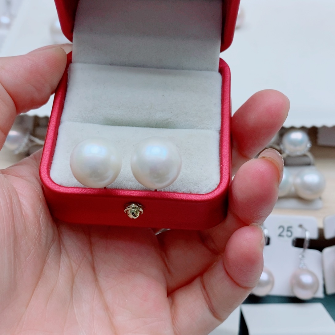 蓝***欢银S925镶嵌淡水珍珠耳饰