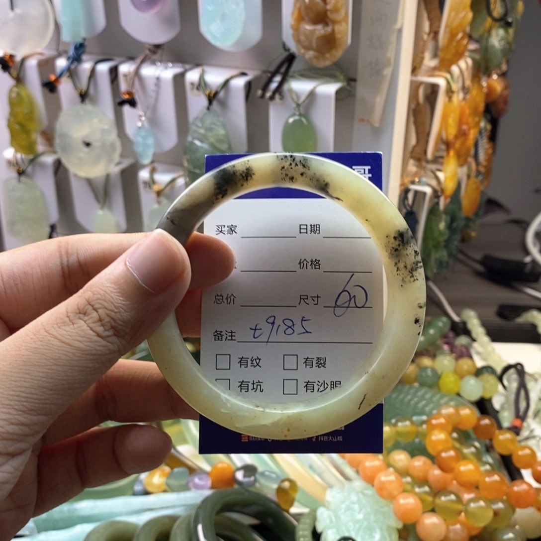 未镶嵌蛇纹石玉颈饰