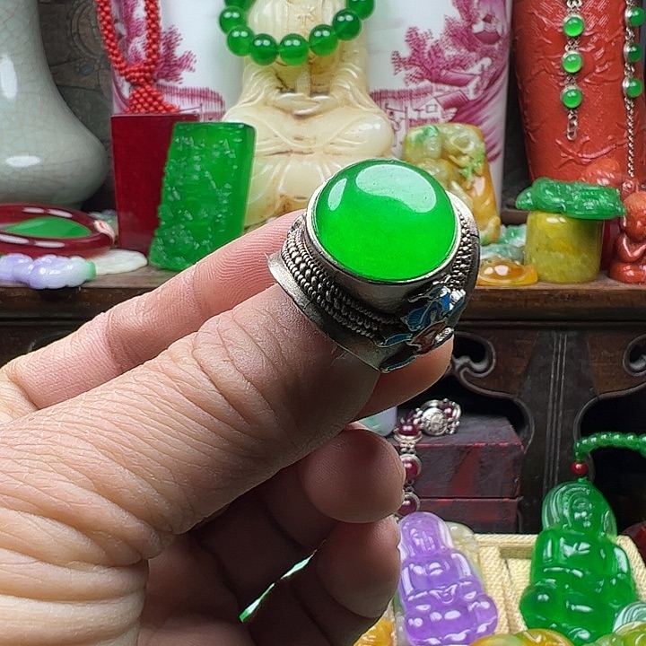 翡翠未镶嵌颈饰新年开心