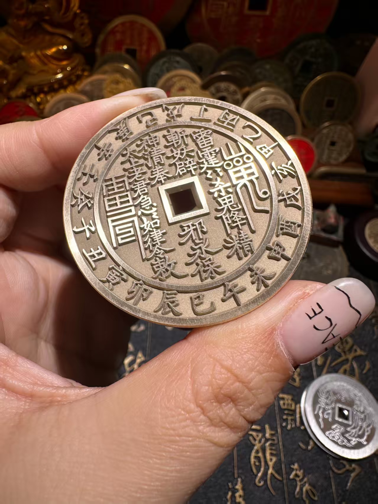 现代仿制工艺品四福山鬼雕母