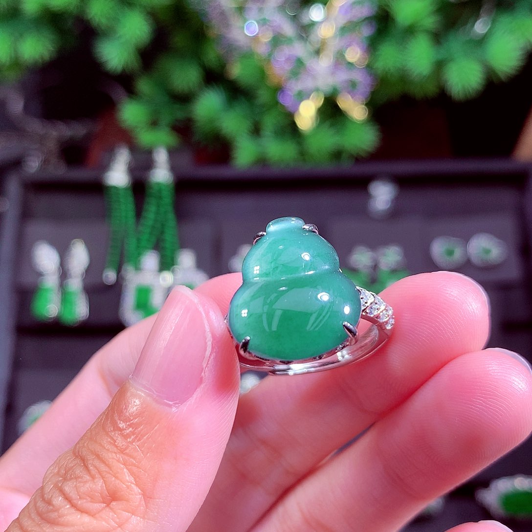 颈饰未镶嵌翡翠天然