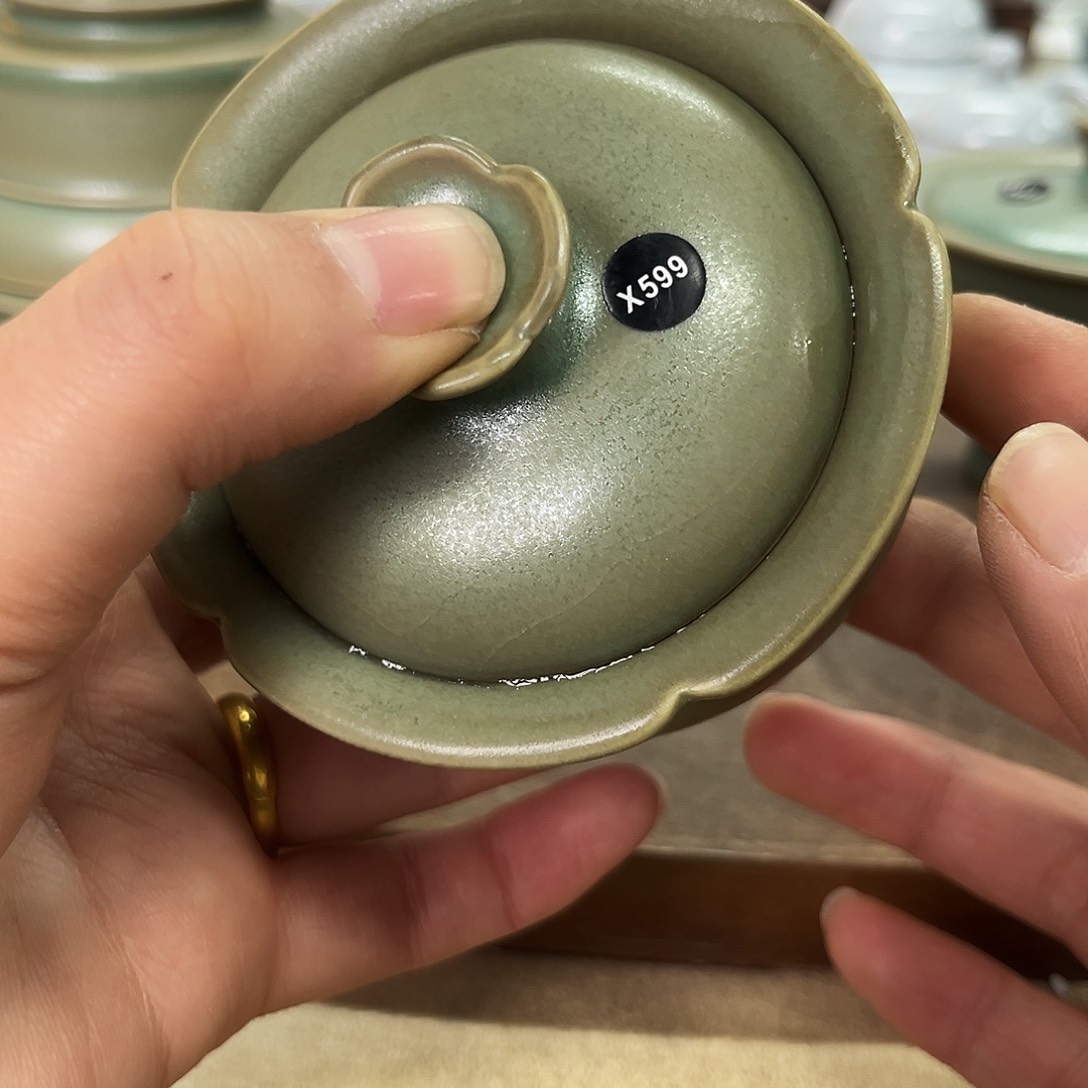 杯J**e仿古老绿釉，二级品x599