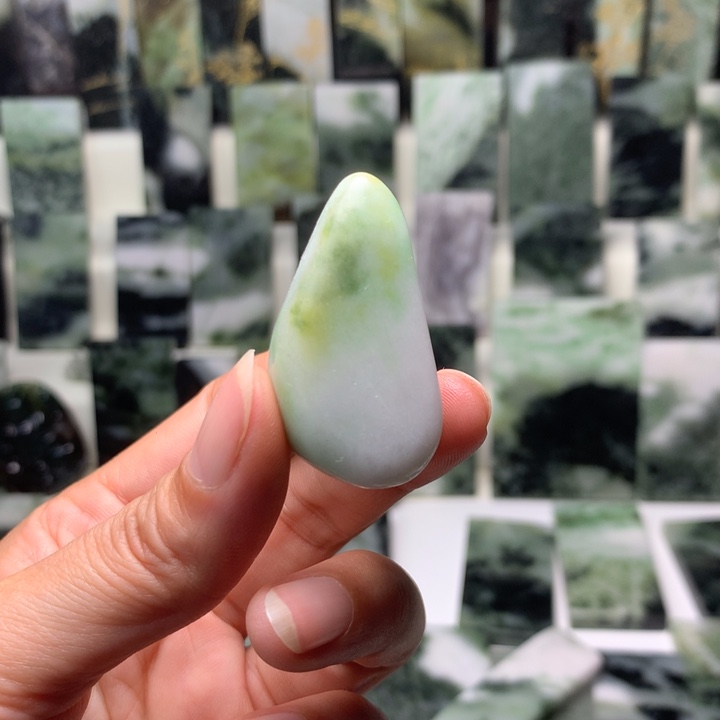 独山玉颈饰未镶嵌