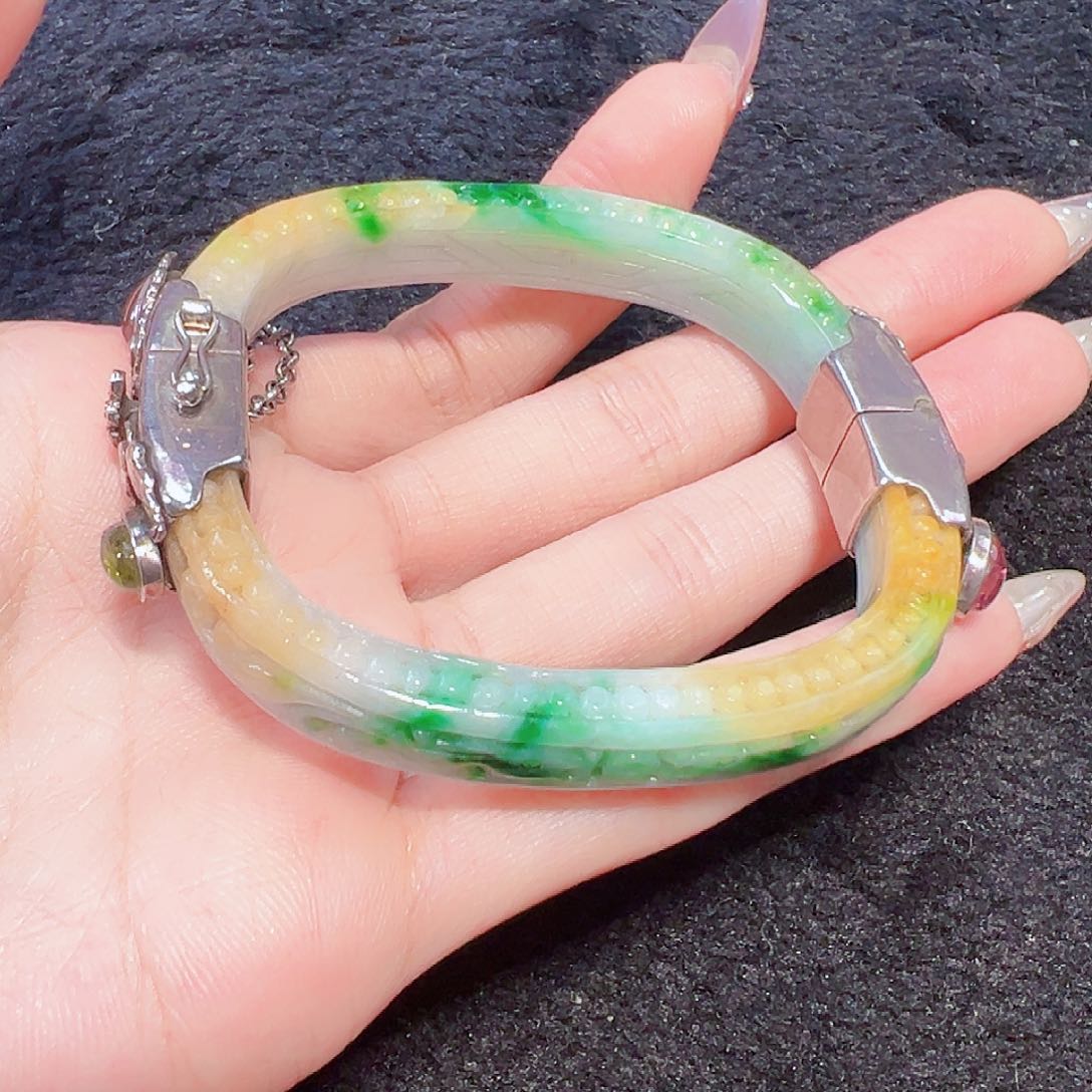 翡翠手镯未镶嵌《年底福利价》签收后24小时鉴赏期