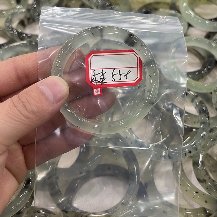 桂***香蛇纹石玉未镶嵌手镯