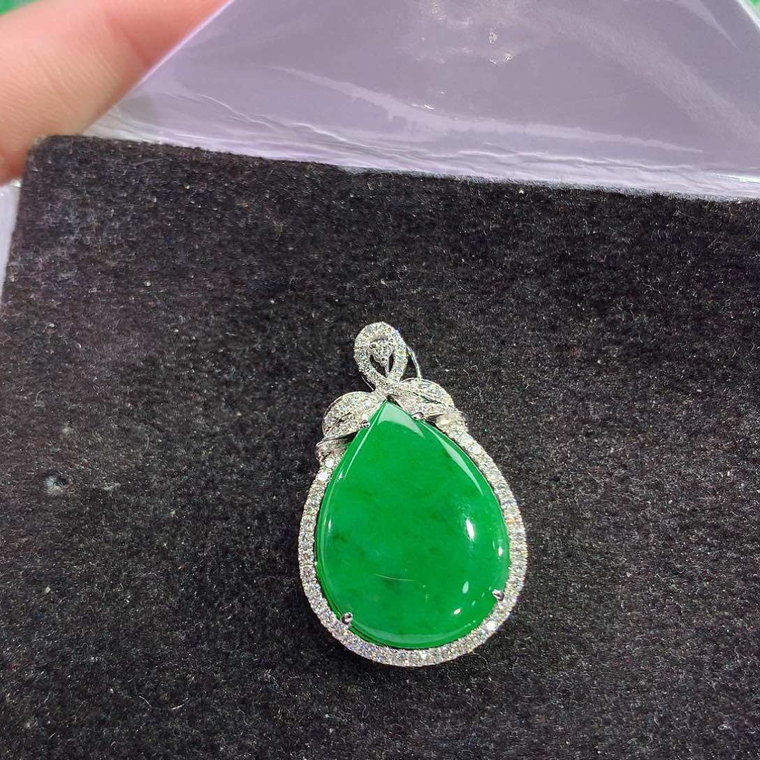 翡翠18K金镶嵌吊坠(赠链)