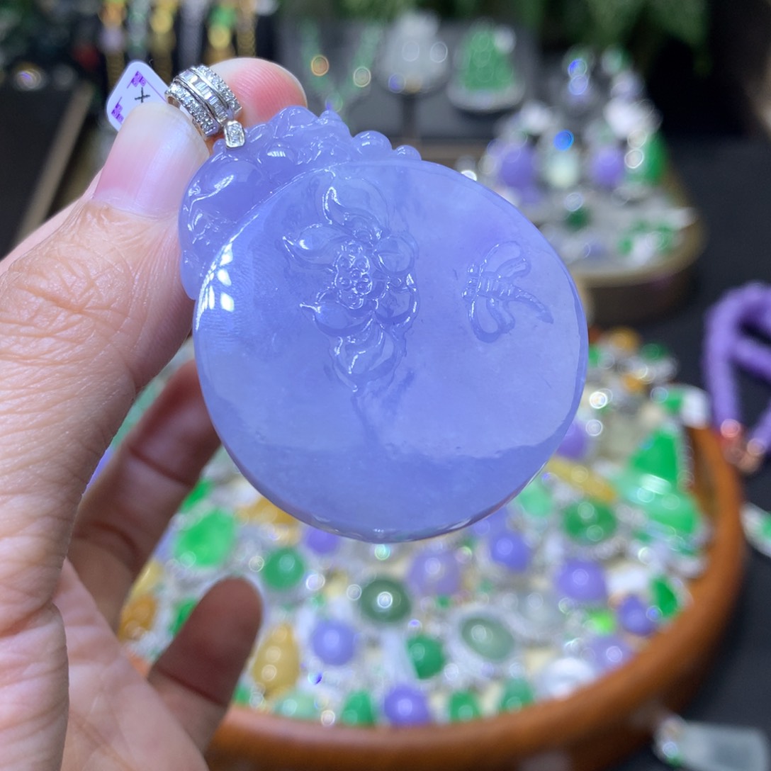 颈饰18K金镶嵌翡翠