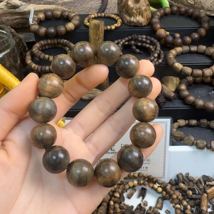 沉香沉香碎屑海南沉香黑油格1.6大11克➕沉香碎屑多样性