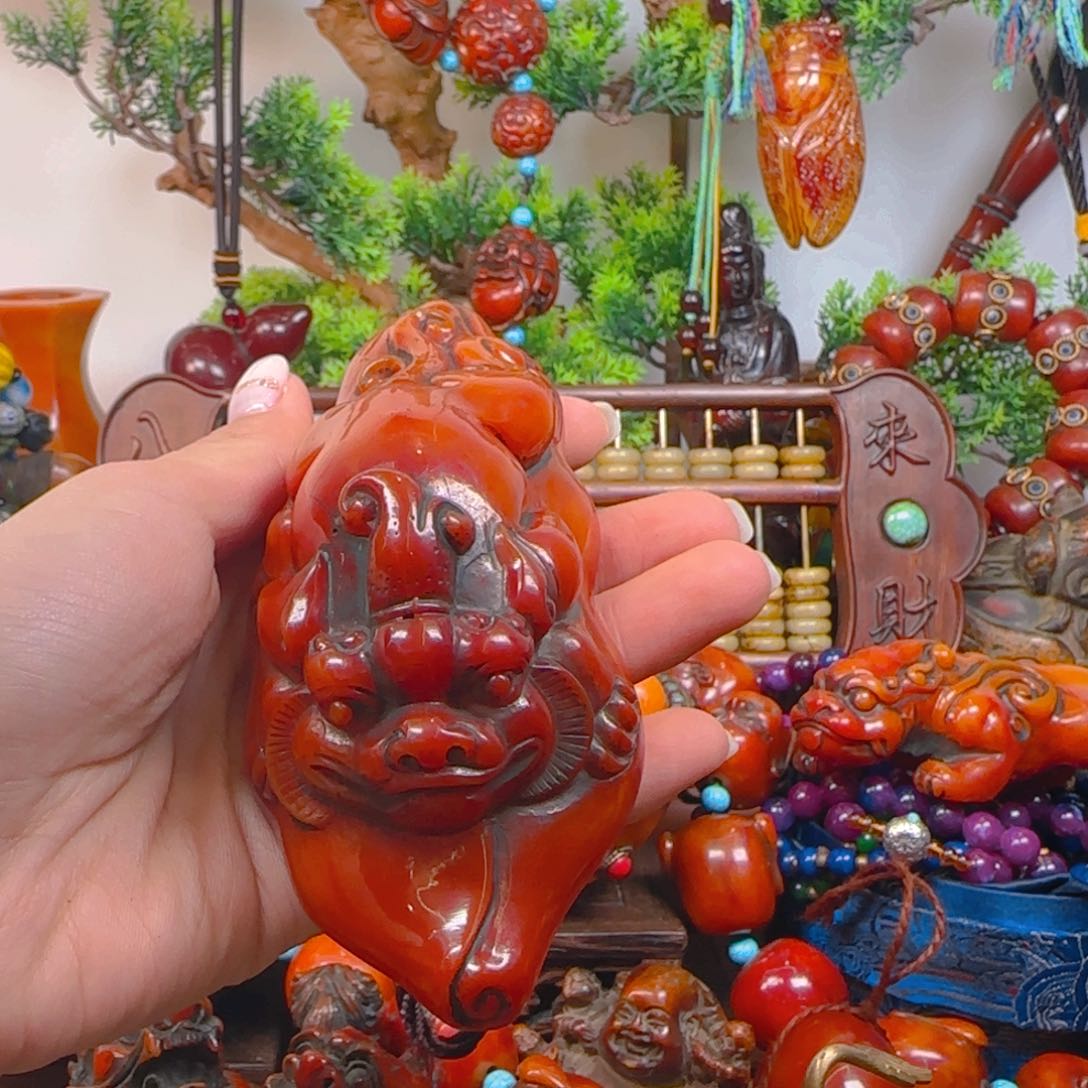 琥珀裸石未镶嵌貔貅