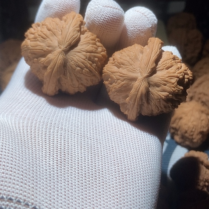 吊坠文玩核桃闷白