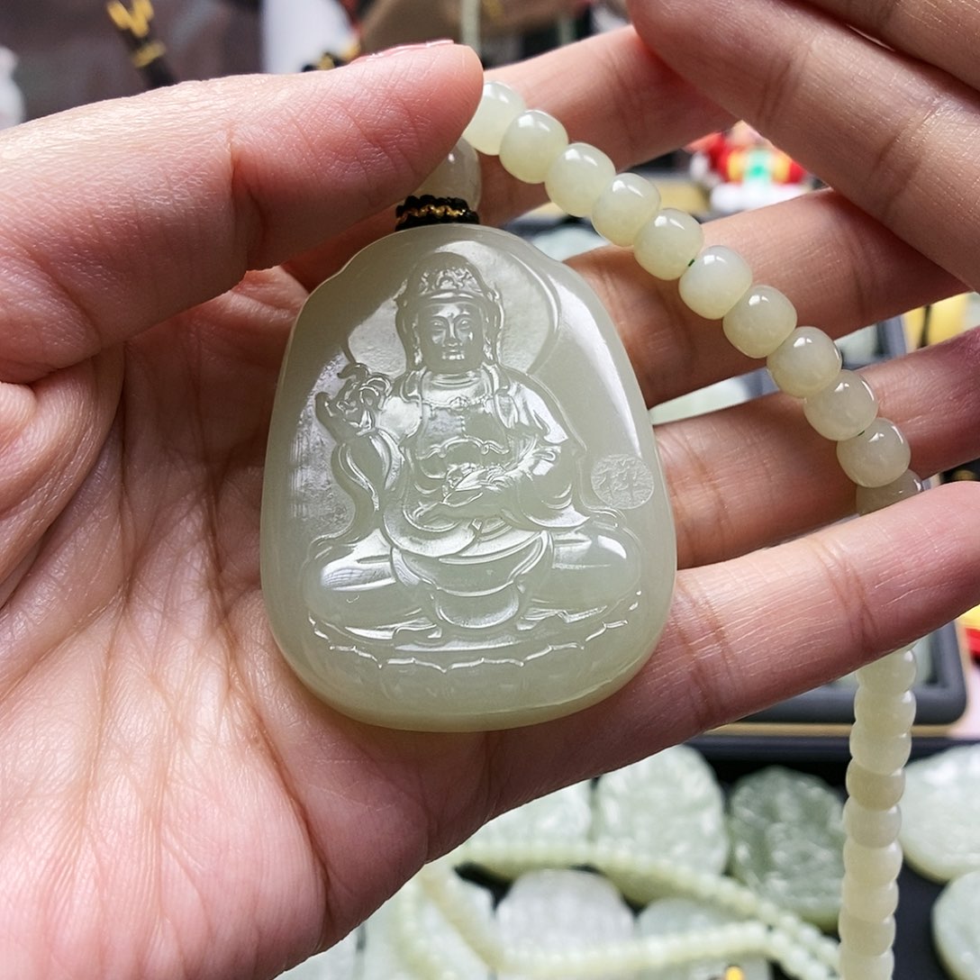 和田玉颈饰未镶嵌善**人