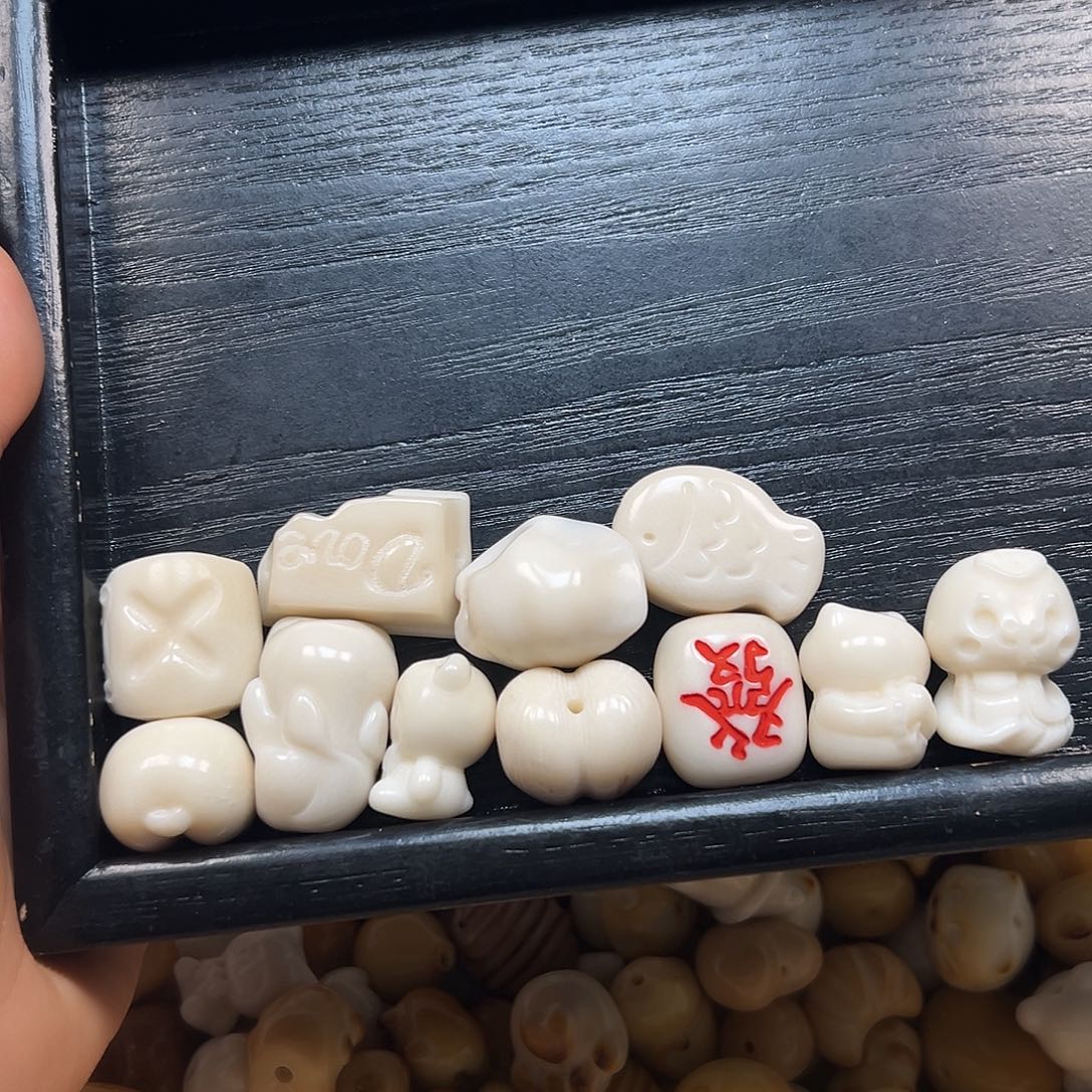 手串菩提根/象牙果瑕疵白混11颗表面孔道有裂12