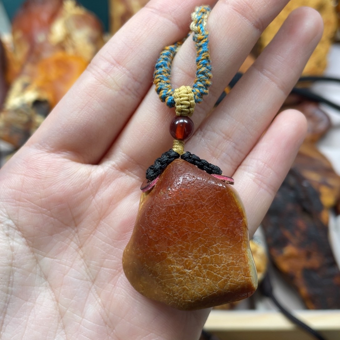 琥珀珠宝奇石未镶嵌