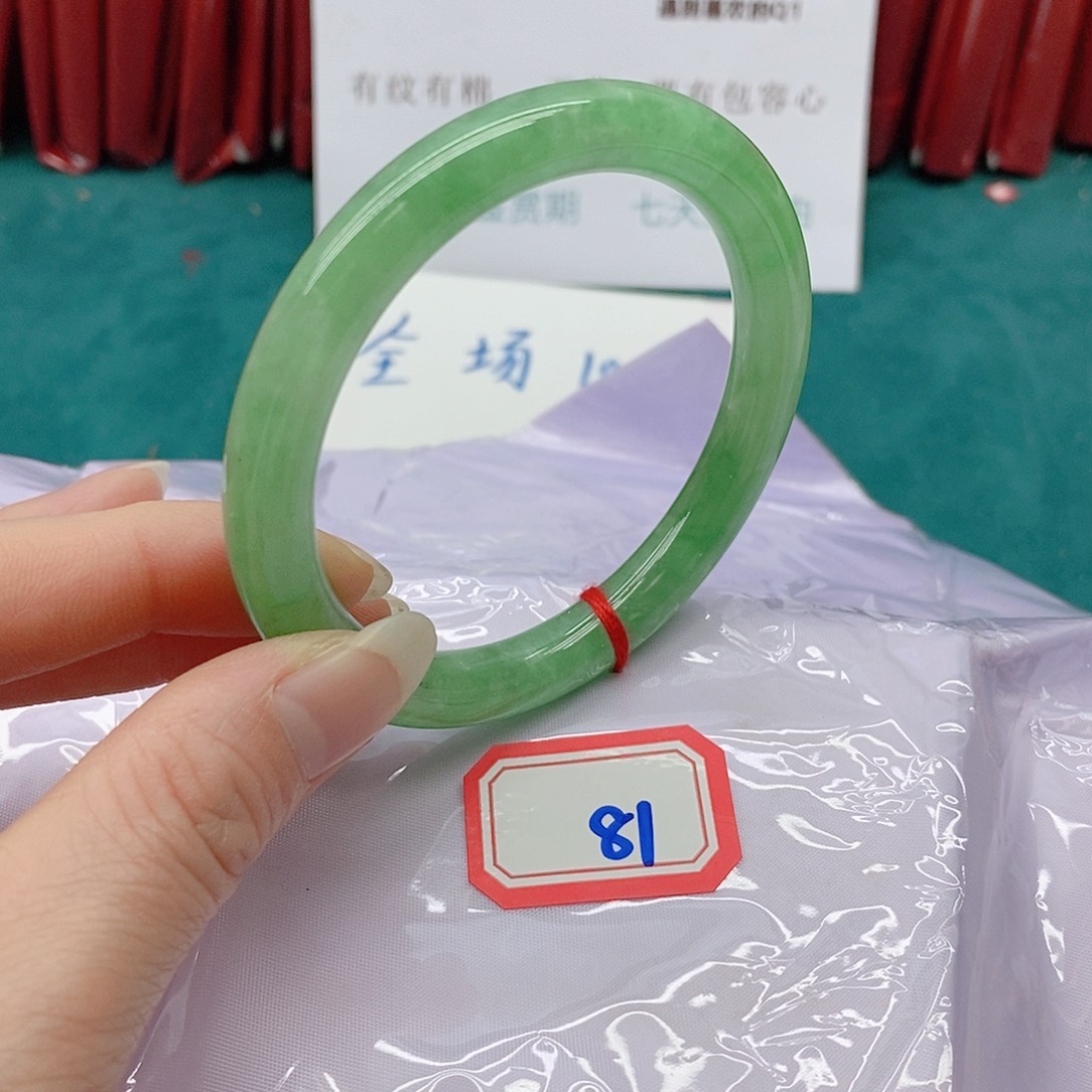 翡翠手镯未镶嵌平**康8111111111