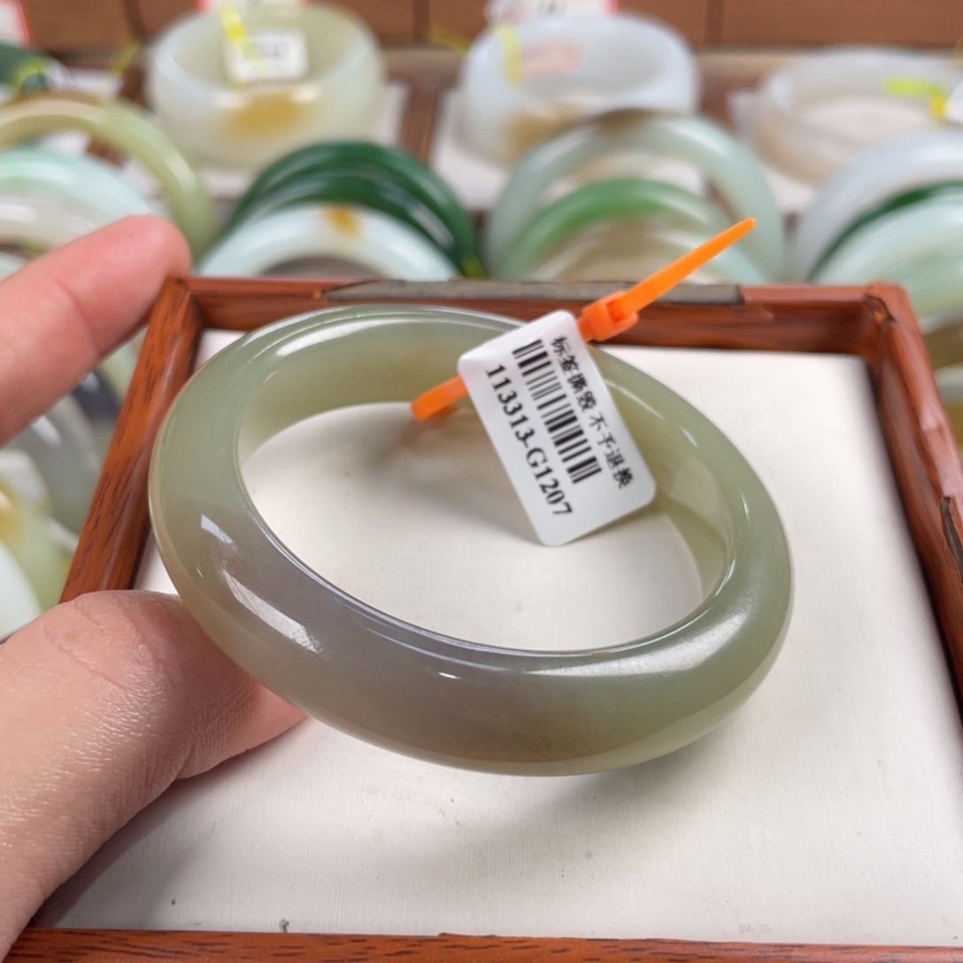 【闪购商品】和田玉手镯未镶嵌50.7.19