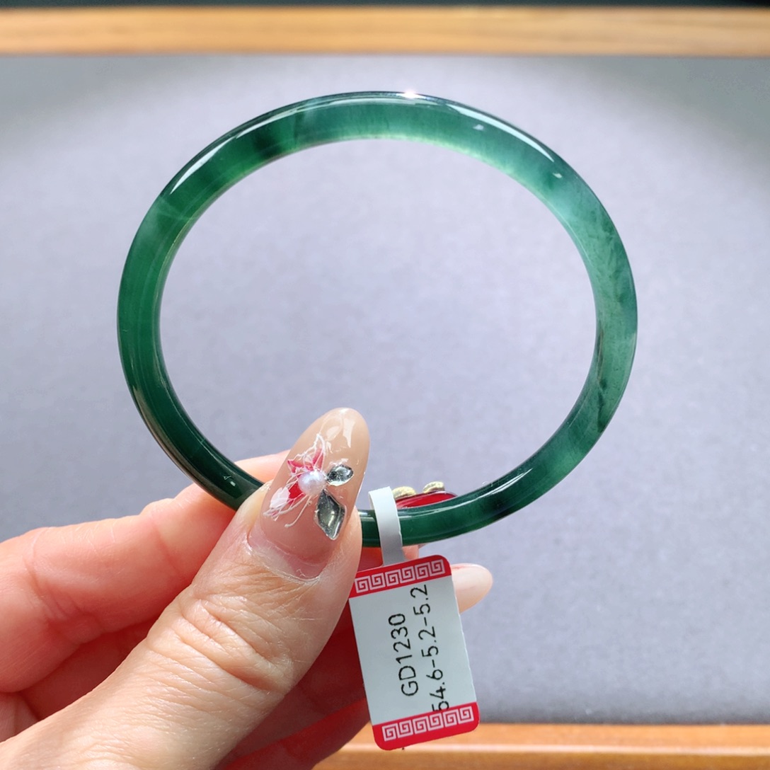 翡翠手镯未镶嵌天然翡翠手镯叮当镯