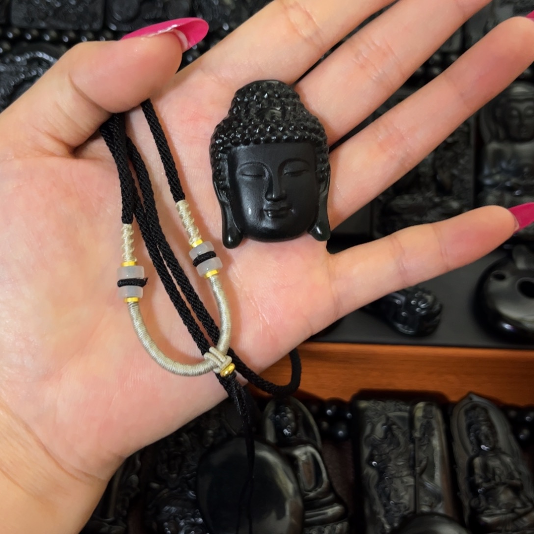 莫***贝蛇纹石玉未镶嵌颈饰