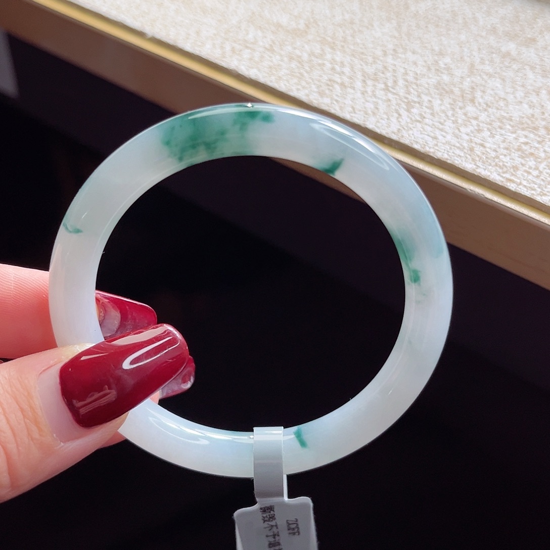 翡翠手镯未镶嵌手镯