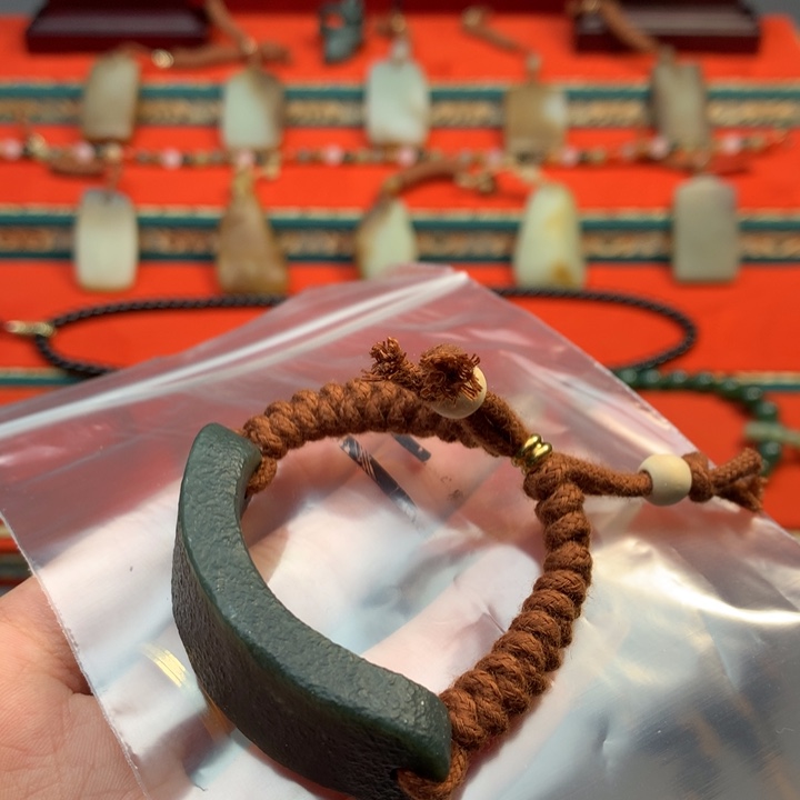 和田玉（糖玉）颈饰未镶嵌