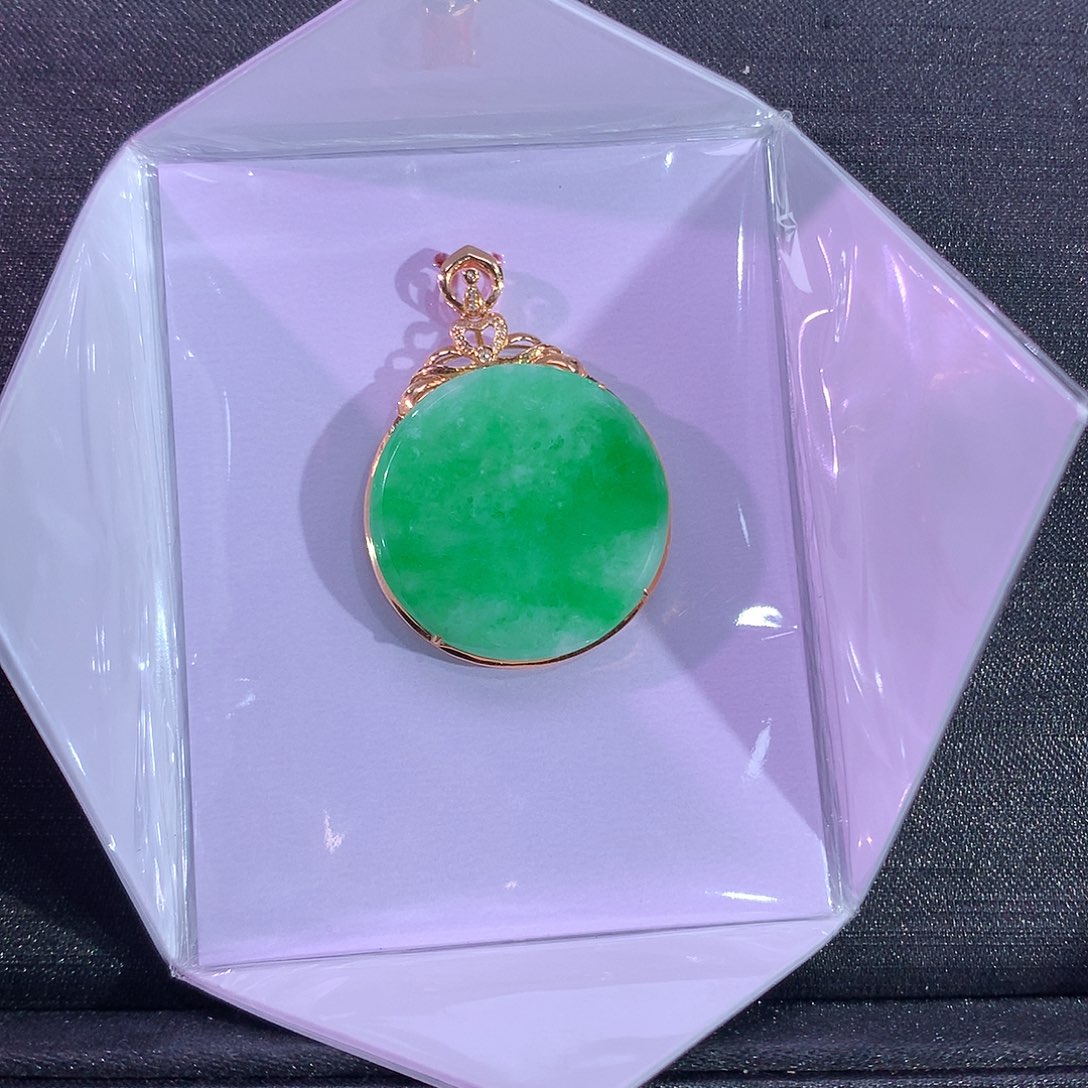 翡翠吊坠(赠链)18K金镶嵌